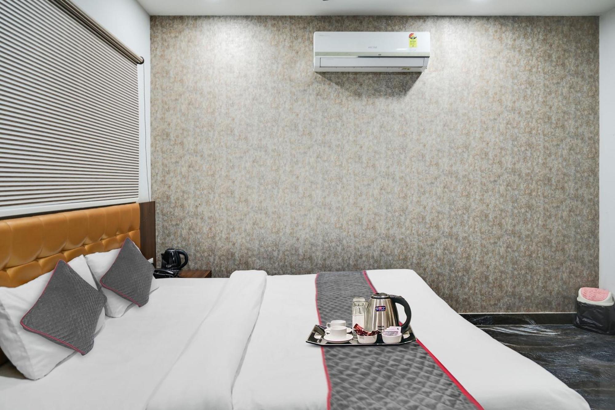 ורנאסי Townhouse Oak Hotel Ar Ganges Premium מראה חיצוני תמונה