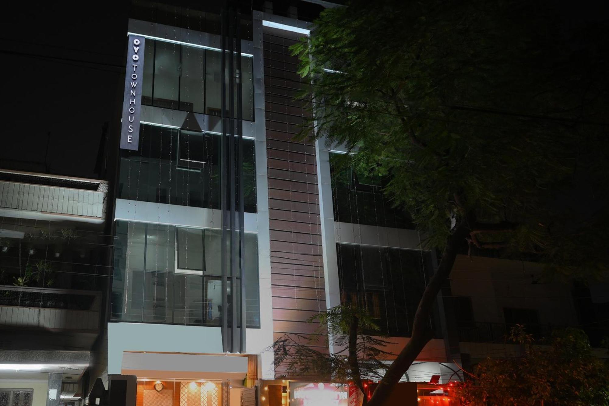 ורנאסי Townhouse Oak Hotel Ar Ganges Premium מראה חיצוני תמונה